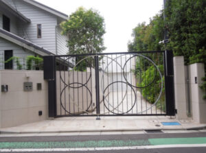 桜井和寿家の門構え画像