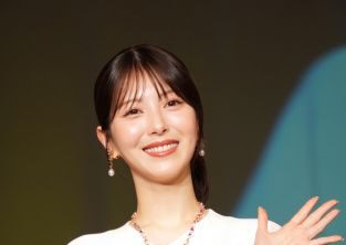 浜辺美波 2026年 ジュエリーベストドレッサー賞での写真