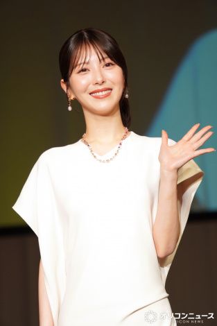 浜辺美波 2026年 ジュエリーベストドレッサー賞での写真