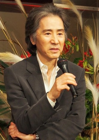 スーツ姿でイベントに登場した田村正和さん