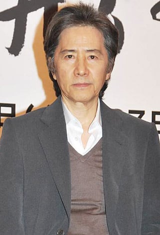 落ち着いた表情の田村正和さん