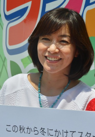 笑顔を見せる八木亜希子さんの近影