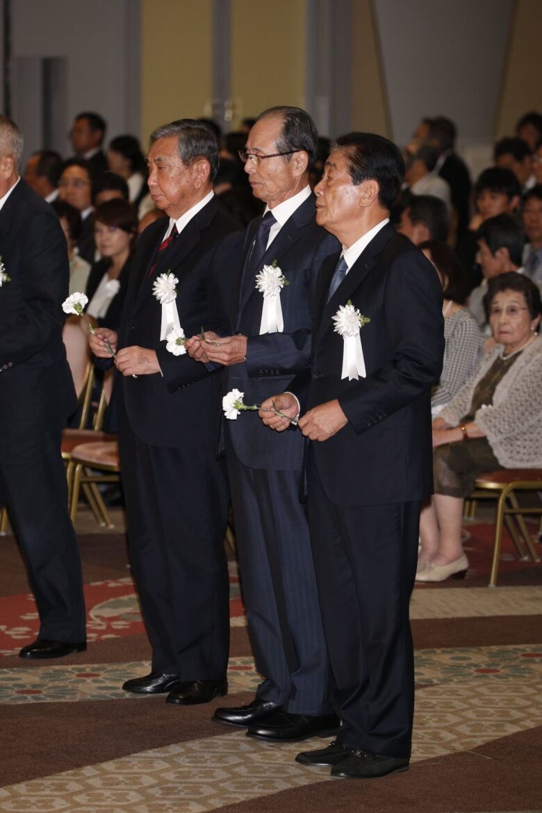 大橋巨泉さんを偲ぶ会に参列した関口宏さんら